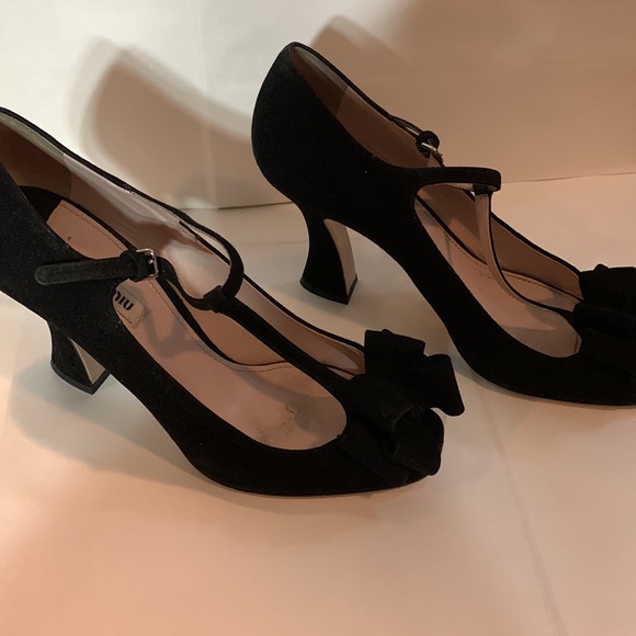 MiuMiu Black Suede Bow T-Strap Ankle Strap Sandals - Picture 3 of 9